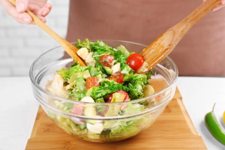 Racikan Salad dan Dressing Rendah Kalori yang Tetap Menggugah Selera